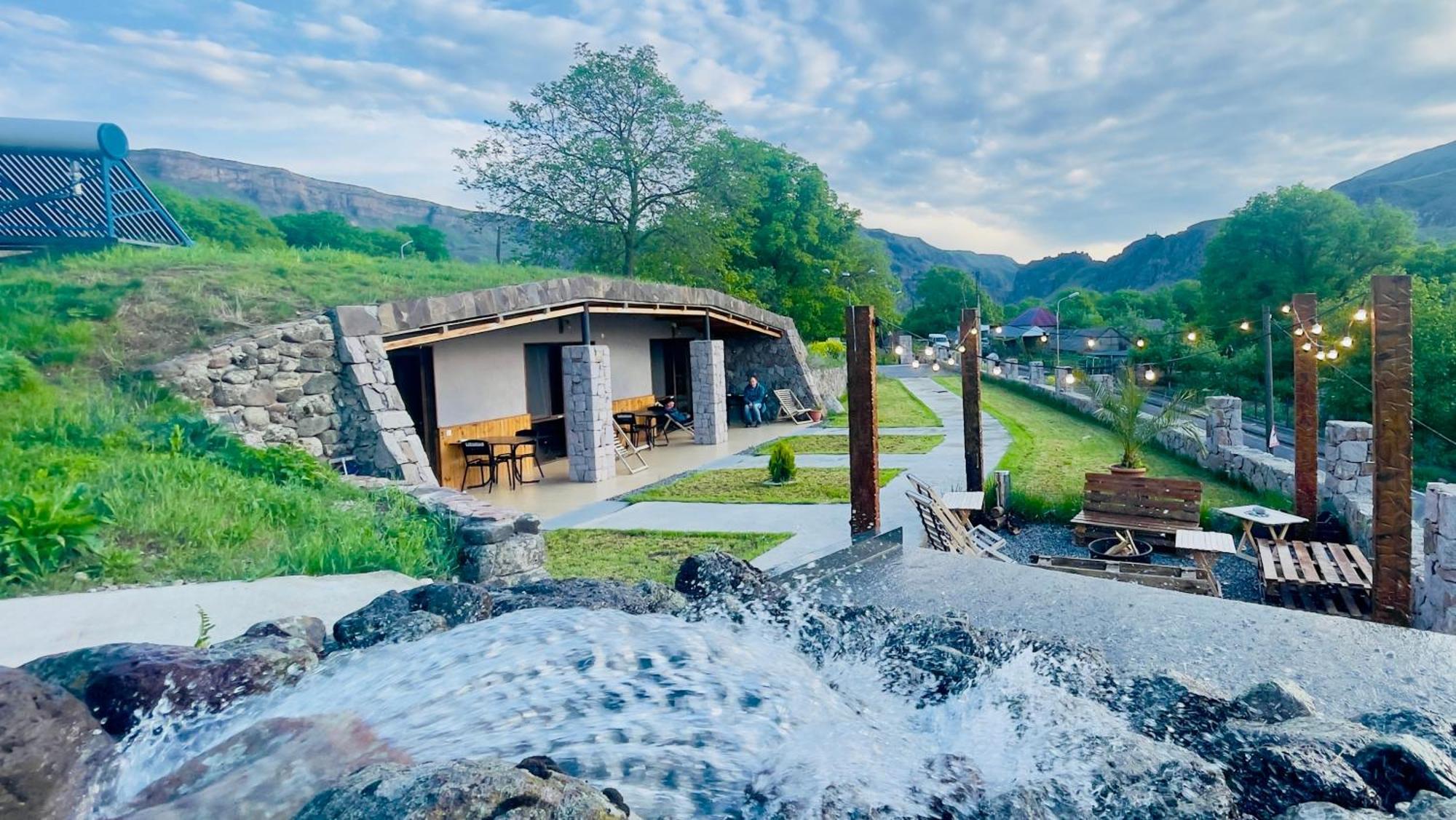 Hotel Hobbiton Near Vardzia Caves T'mogvi ภายนอก รูปภาพ