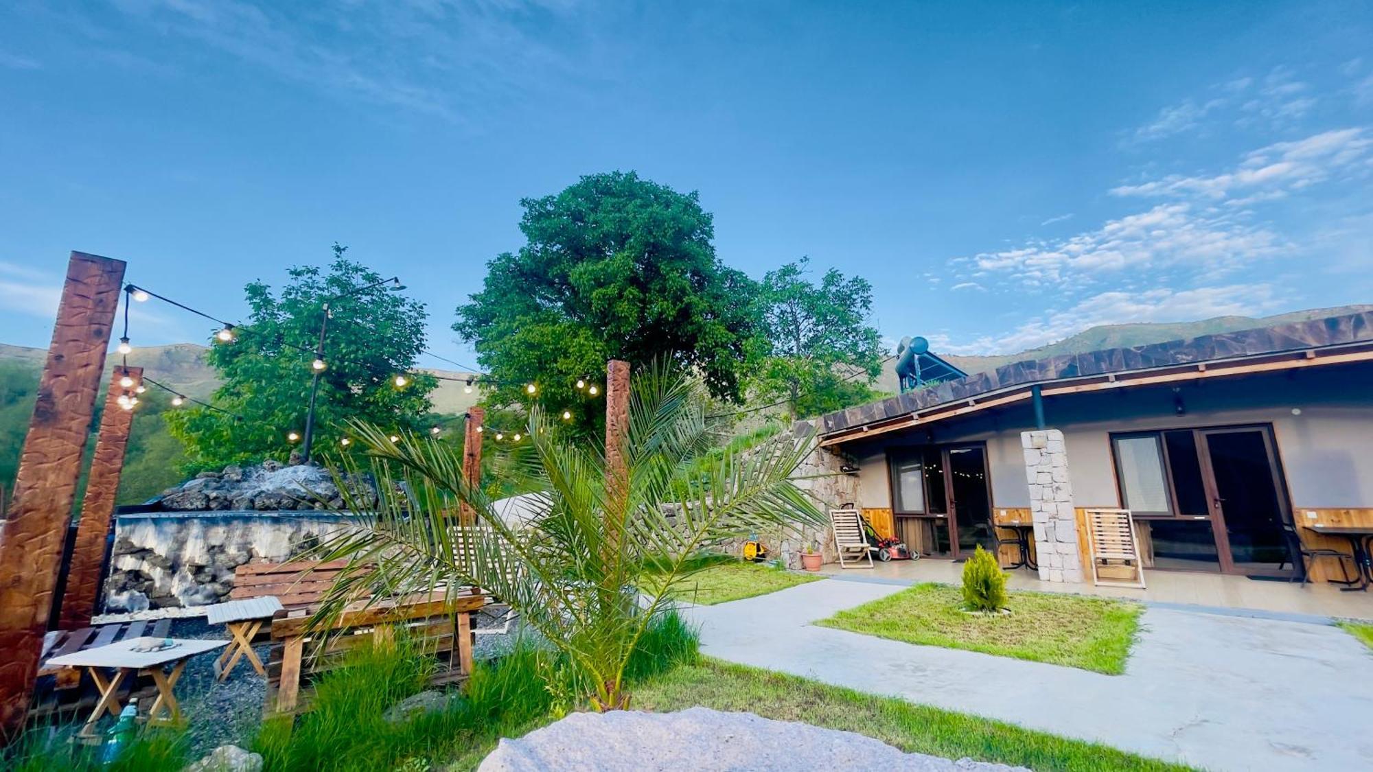 Hotel Hobbiton Near Vardzia Caves T'mogvi ภายนอก รูปภาพ