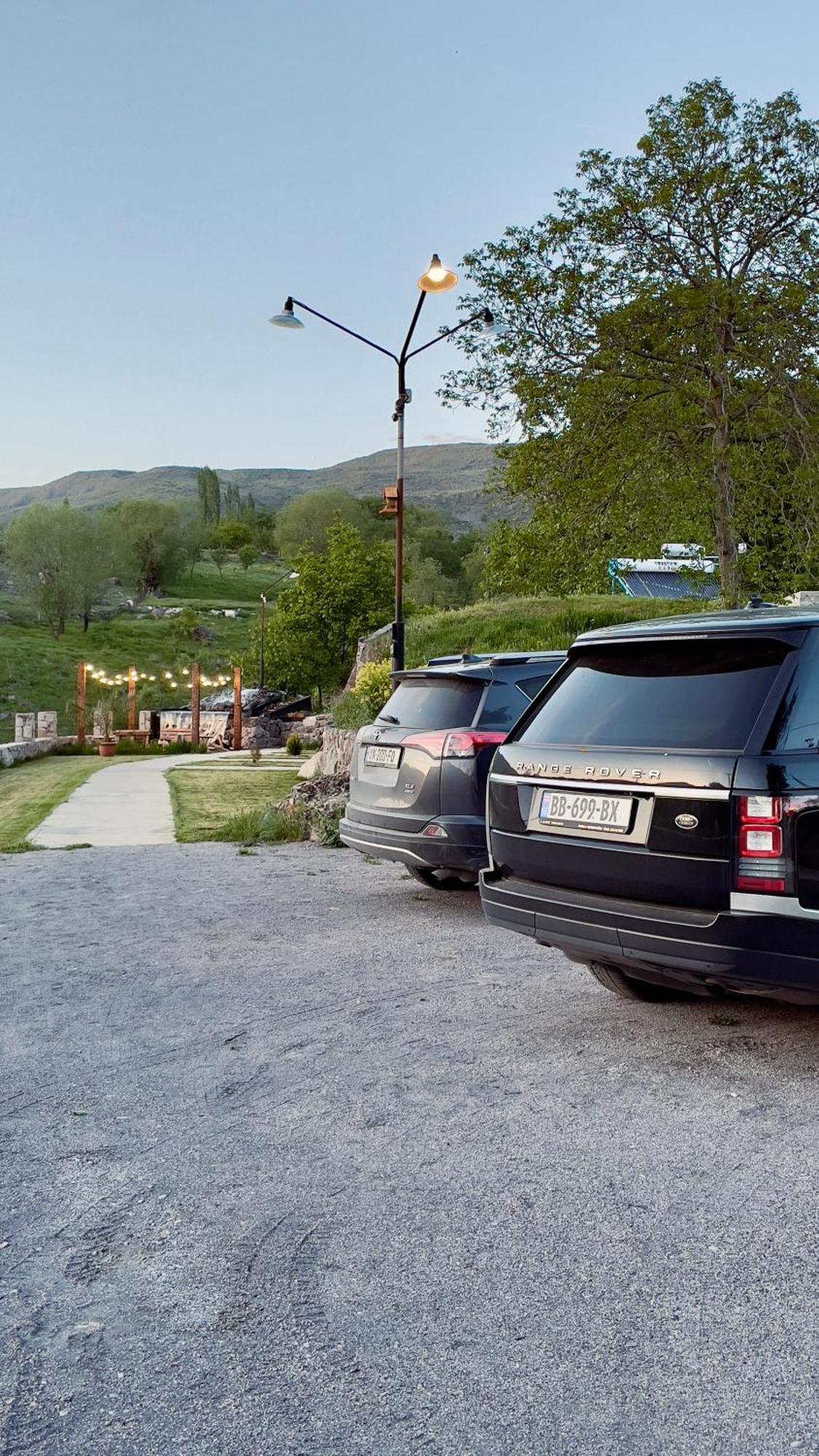 Hotel Hobbiton Near Vardzia Caves T'mogvi ภายนอก รูปภาพ