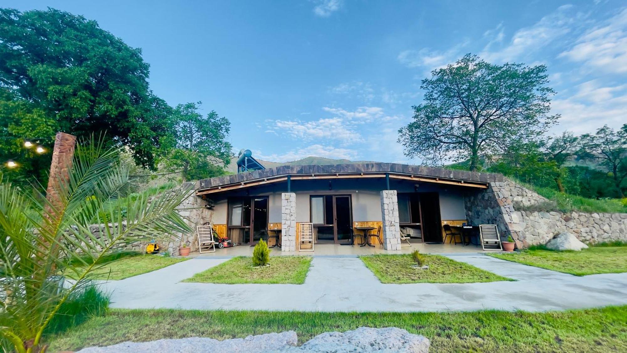 Hotel Hobbiton Near Vardzia Caves T'mogvi ภายนอก รูปภาพ