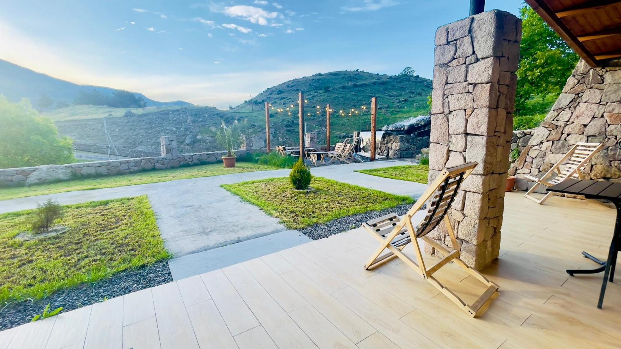 Hotel Hobbiton Near Vardzia Caves T'mogvi ภายนอก รูปภาพ