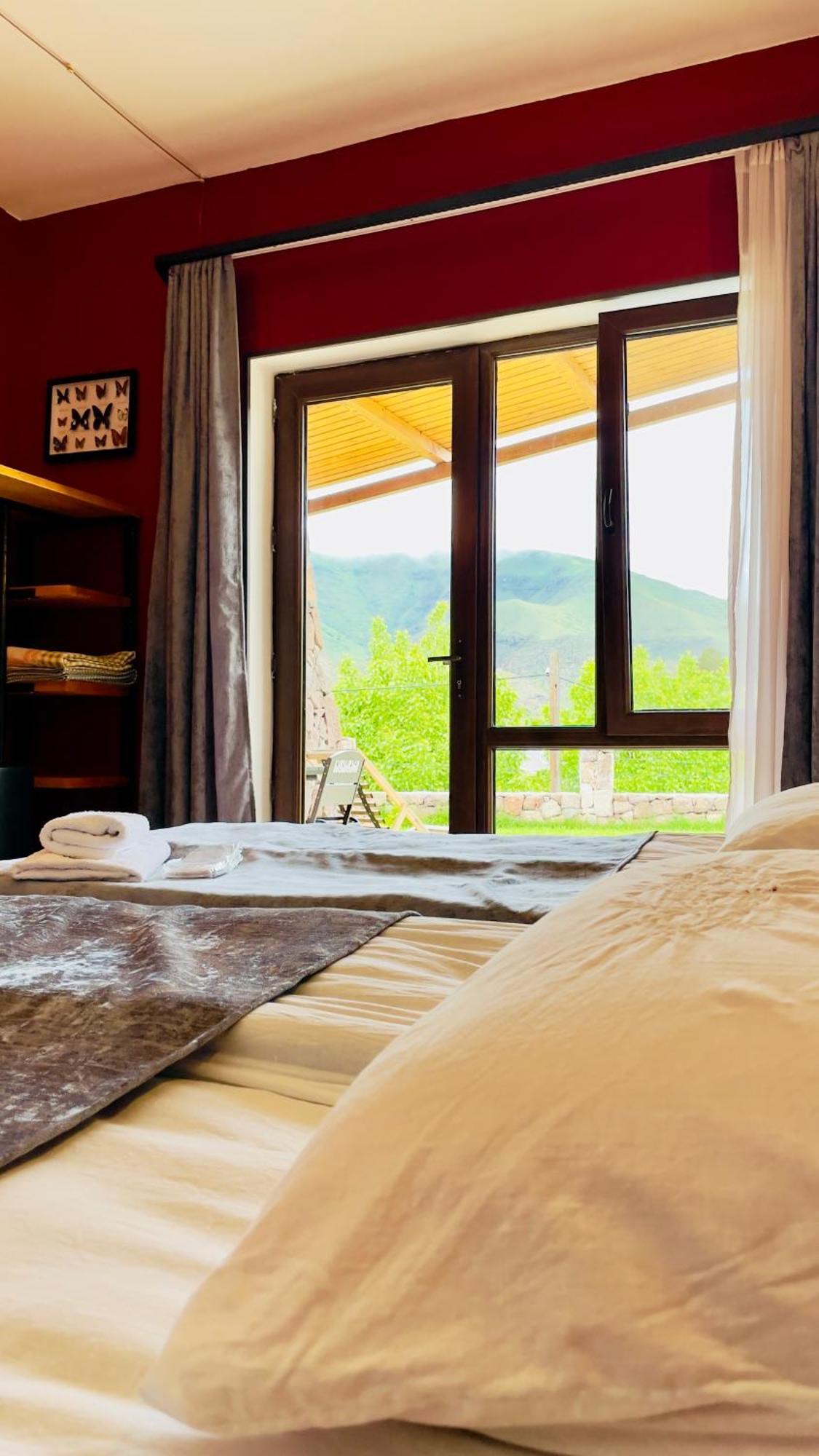 Hotel Hobbiton Near Vardzia Caves T'mogvi ภายนอก รูปภาพ