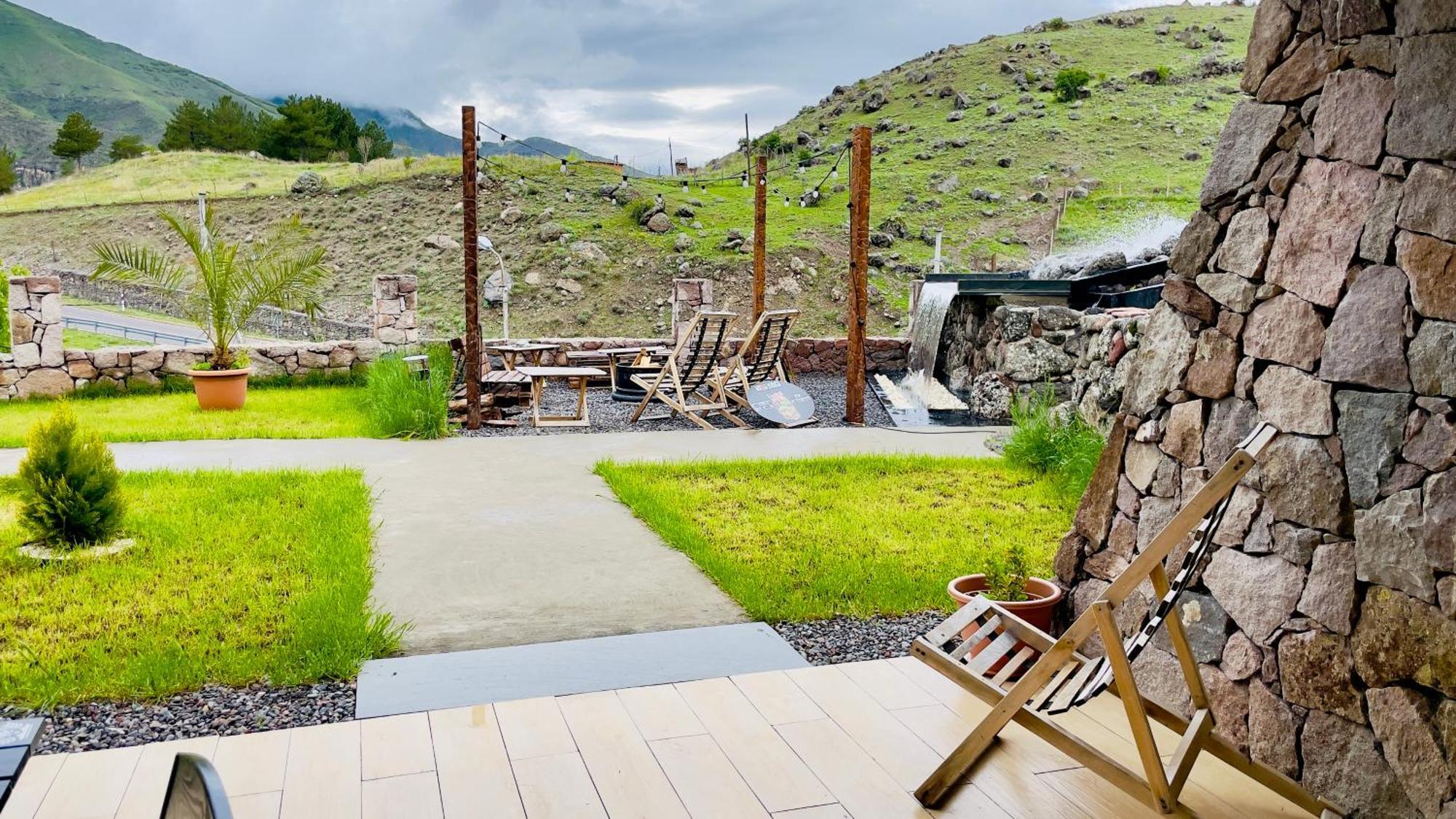 Hotel Hobbiton Near Vardzia Caves T'mogvi ภายนอก รูปภาพ